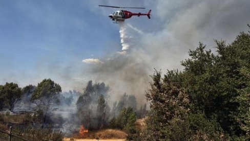 VETAR OTEŽAVA GAŠENJE: Drugi dan požara na Kritu, vatrogasci evakuisali deo stanovništva (FOTO)