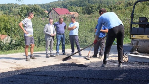 ОПШТИНА ТЕРА „БЕЛУ КУГУ“: Асфалтирање локалног пута у Тутњевцу финансира општина Угљевик са 70.000 КМ