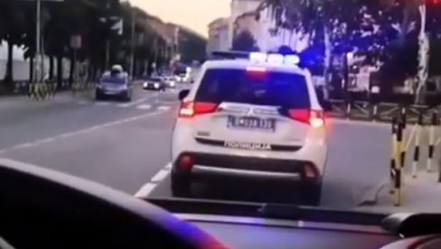 JURNJAVA PO ULICAMA NOVOG PAZARA: Sve je snimao - odbio da se zaustavi policiji, pa zgazio gas (VIDEO)