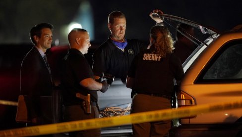 DECA PUCALA NA POLICIJU: U obračunu ranjena devojčica - provalili u kuđu na Floridi i naoružali se