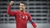 НЕВЕРОВАТНИМ ГОЛОМ ДО ЈУБИЛЕЈА: Кристијано Роналдо постигао 100. гол у дресу репрезентације (ВИДЕО)