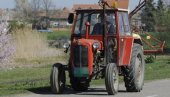 КАМАТУ ПЛАЋАЈУ ИЗ БУЏЕТА: Општина Кнић помаже пољопривреднике