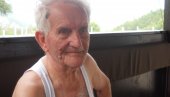 OD ČOBENČEDA DO VOZAČA „PLAVOG VOZA“: Jaćim Radović (87) iz sela Zlatari kod Rudog - Rankovića, smenjenog u Puli, vozom dovezao u Beograd