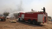 DVA POŽARA BUKNULA U PREDGRAĐU ATINE: Evakuisana dva sela, vetar rasplamskava vatru