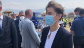 Ana Brnabić obradovala porodice zaposlenih vojsci i policiji u Vranju: Zauzvrat premijerka dobila POKLON od jedne devojčice