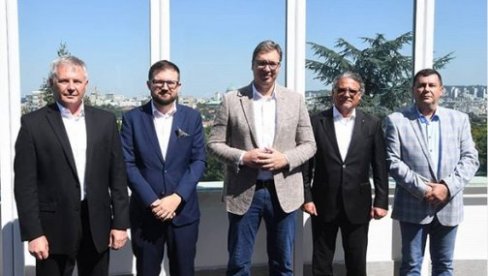 „VAŽNI I KORISNI RAZGOVORI ZA SRBIJU”: Vučić se sastao sa ambasadorima zemalja Višegradske grupe