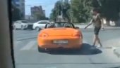 PREGAZIO BAHATOG VOZAČA: Besna kola parkirao na prelazu, čovek mu u tri koraka objasnio sve (VIDEO)