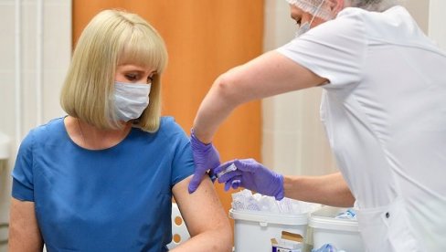 POLOVINA RUSA NEĆE VAKCINU: U Rusiji početak vakcinacije protiv virusa korona dobio veliki publicitet