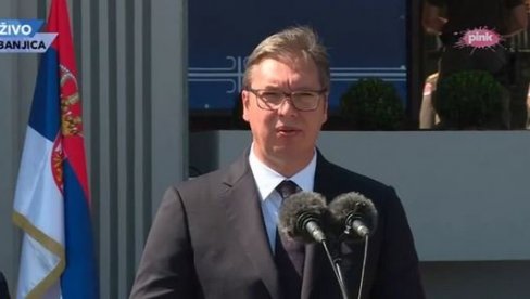 ПРЕДСЕДНИК ВУЧИЋ НАКОН ПРОМОЦИЈЕ ОФИЦИРА: Верујем да ћемо изабрати Владу пре краја месеца