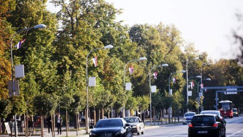 POVODOM PRAZNIKA: Banjaluka okićena sa 500 srpskih zastava