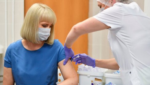 NEMA DOVOLJNO VAKCINE: Rusija pauzirala s vakcinisanjem volontera