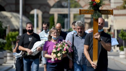 ODE NAŠ BORA, BEZ REČI: Borislav Komad, dugogodišnji novinar Novosti, sahranjen na Novom groblju