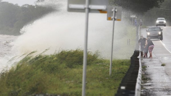 УРАГАН НОРА ПРЕТИ МЕКСИКУ: Обилна киша прети могућим поплавама и активирању клизишта