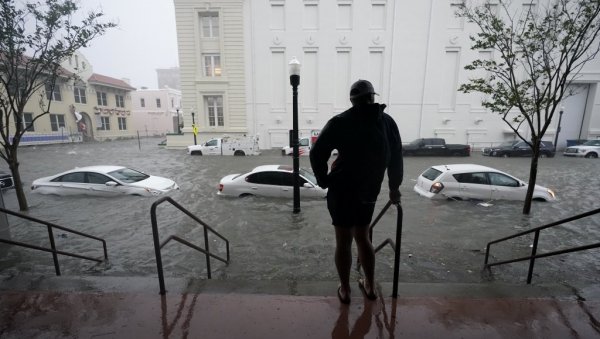 ПОСЛЕ УРАГАНА САЛИ: Југ САД спрема се за нове поплаве