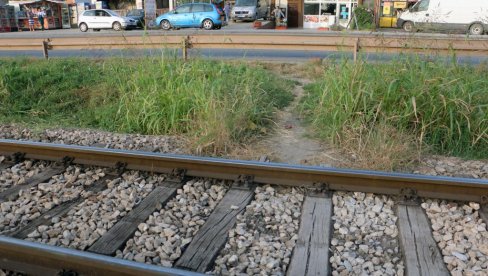 ПОГИНУО НА ЛИЦУ МЕСТА: Познат идентитет мушкарца ког је ударио воз код Ваљева