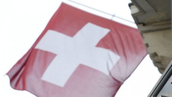 ЕЛЕКТРОНСКА ПРИЈАВА И ДВА ТЕСТА ЗА НЕВАКЦИНИСАНЕ: Ово су нове мере за улазак у Швајцарску