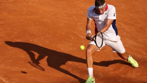 КРАЈИНОВИЋ ЕЛИМИНИСАН: Српски тенисер немоћан на старту мастерса у Риму
