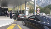 KOLAPS NA ULAZU U SRBIJU: Kilometarske kolone na granici, požurili kući da izbegnu nadzor (FOTO/VIDEO)