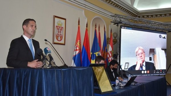 ЈЕДИНИ ГРАД У СРБИЈИ СА „ПЛАКЕТОМ ЧАСТИ“: Кикинди званично уручена награда Парламентарне скупштине Савета Европе