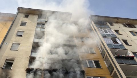ПОЖАР У ЦЕНТРУ ПИРОТА: Изгорео стан, станаре извлачили кроз ходнике пуне дима, две особе превезене у болницу (ФОТО)