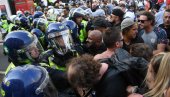 ANTI-KORONA HAOS U LONDONU: Žestok sukob policije i protivnika mera, demonstranti zaustavili saobraćaj (VIDEO)