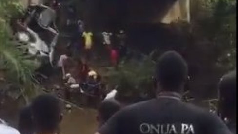 TRAGEDIJA POGODILA FUDBALSKI SVET: Autobus sa mladim fudbalerima upao u reku, najmanje osmoro dece mrtvo (VIDEO)