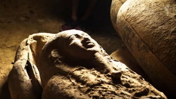 МИСТЕРИЈА ЕГИПАТСКЕ МУМИЈЕ: Тело жене у погрешном саркофагу открило необичну праксу мумифицирања