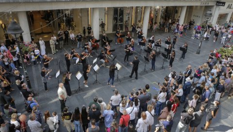 МОЦАРТ ЗА СВЕ: Изненадни концерт Београдске филхармоније у Kнез Михајловој