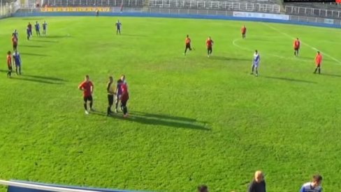 LUDA UTAKMICA U BOSNI: Čelik pobedio, navijači domaćih zbog nezadovoljstva tukli kamermana! (VIDEO)