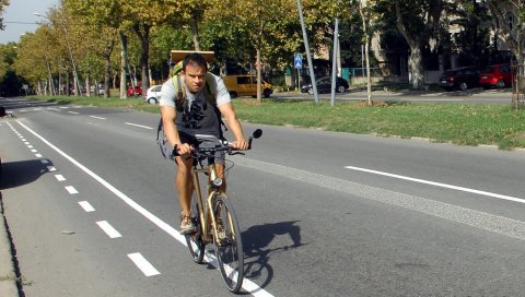 ДВОТОЧКАШИ ВОЗЕ КРОЗ ЦЕНТАР У СУБОТУ: Бициклистичка вожња за спас планете у Београду