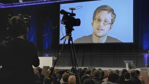 ДЕО “КОЛАЧА” ИДЕ У ВАШИНГТОН: Сноуден пристао да влади САД преда 5 милиона долара