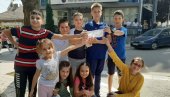 I NARUKVICE LEČE ANIKU: Humana deca u severnoj Kosovskoj Mitrovici sakupila 25.000 dinara