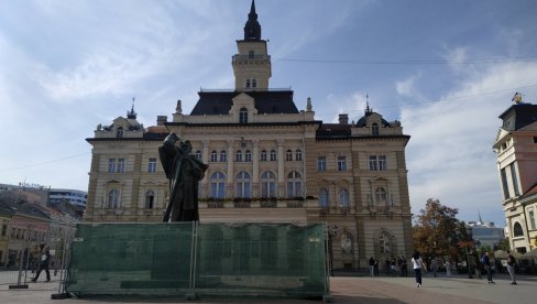 БРОНЗАНОМ МИЛЕТИЋУ СТАРИ СЈАЈ: Започета рестаурација једног од најпрепознатљивијих симбола Новог Сада