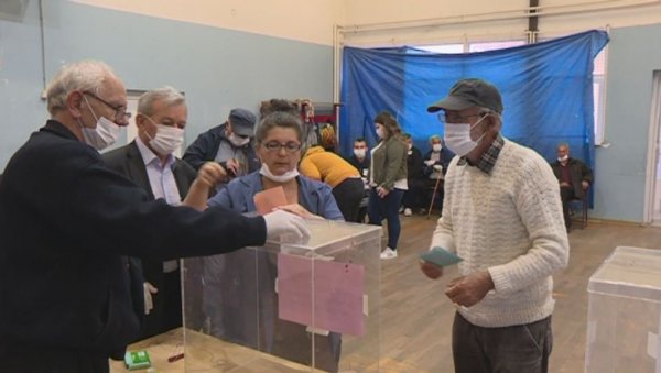 ПОНАВЉАЈУ СЕ ИЗБОРИ У ШАПЦУ НА ПЕТ БИРАЛИШТА: Треће гласање 3. октобра