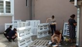 UMETNOST NA DAR: Mladi umetnici oplemenjuju prostor oko centra za kulturu u Svilajncu