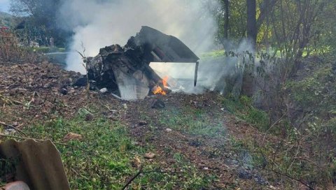ПРОНАЂЕНИ ДЕЛОВИ ТЕЛА НА МЕСТУ ПАДА АВИОНА: Летелица потпуно уништена, најновији детаљи трагедије у селу Брасина