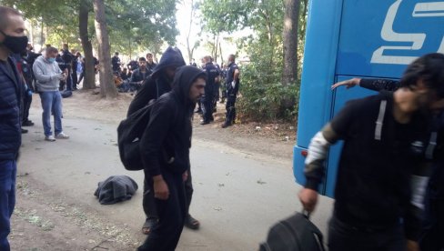 VELIKA AKCIJA HAPŠENJA U BEOGRADU: Policija izvukla migrante iz autobusa, pronađeno im 20 paketa droge