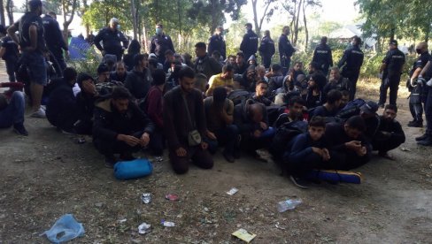 MASOVNA TUČA MIGRANATA KOD KIKINDE: U Prihvatnom centru sevali noževi i ašovi, dvojica zadržana u bolnici