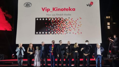 “MAJSTORI” OKUPILI VELIKANE GLUME: Gala projekcija kultnog filma na Tašmajdanu