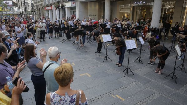 МУЗИКА СВУДА: Београдска филхармонија стиже до публике на неочекиваним местима