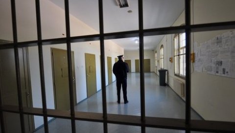 ПРЕГОВОРИ У ТОКУ: Отета двојица чувара у затвору у Француској, један повређен