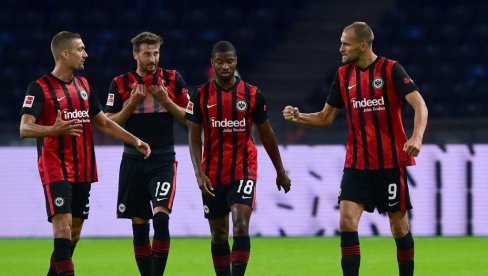 BLAMAŽA AJNTRAHTA: Nekadašnji osvajač Kupa Nemačke ispao na startu od trećeligaša!