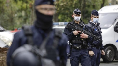 UŽAS U PARIZU: Žena i četvoro dece nađeni mrtvi, ujak ih ubio nožem i čekićem?