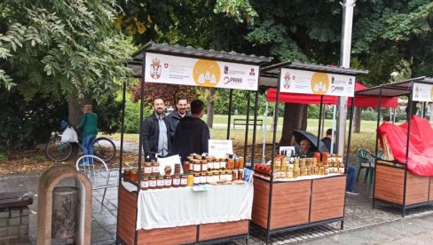 СРПСКИ МЕД ЦЕНЕ КУПЦИ У ЕУ: У Лозници у току сајам пчеларских производа, изборили се за тржиште