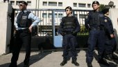 СВЕШТЕНИК БАЦИО КИСЕЛИНУ НА ЕПИСКОПЕ: Хаос у грчкој цркви, полиција привела мушкарца, ово је разлог напада