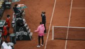 HAOS NA STARTU ROLAN GAROS: Azarenka se ljutila, vraćala u svlačionicu, pa pregazila Crnogorku (VIDEO)