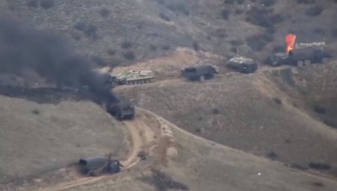 NOVI DOKAZ UNIŠTAVANJA AZERBEJDŽANSKE TEHNIKE: Velika kolona oklopnih transportera zasuta vatrom naletela na mine (VIDEO)