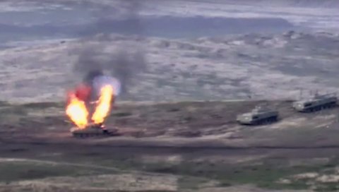 РАТ НА КАВКАЗУ: Нова офанзива азербејџанских трупа; Јермени оборили авион,  уништавају дронове и тенкове  (ФОТО/ВИДЕО)