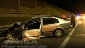TEŠKA SAOBRAĆAJNA NESREĆA NA AUTO-PUTU U BEOGRADU: Automobil se zabio u autobus, vozač prebačen na reanimaciju