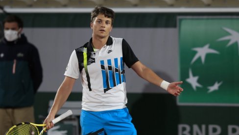 SRBI SE ŽALE NA USLOVE U PARIZU; Kecmanović: Veoma je hladno. Stojanović: Lopte su veoma spore